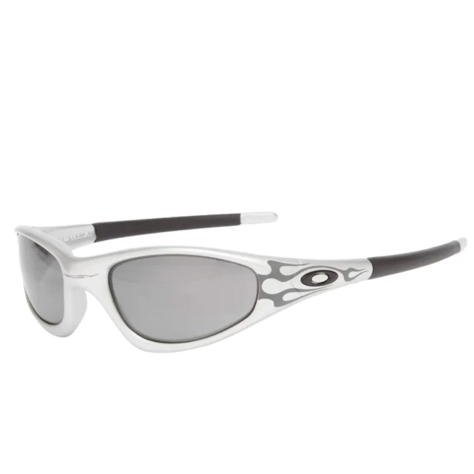 新品未使用　MUZM Straight Jacket® 99 oakley MUZM Straight Jacket 99⁠ ⁠ Available in-store and