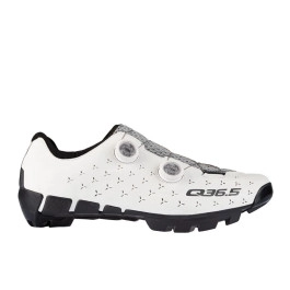 Q36.5 Chaussures d'aventure...